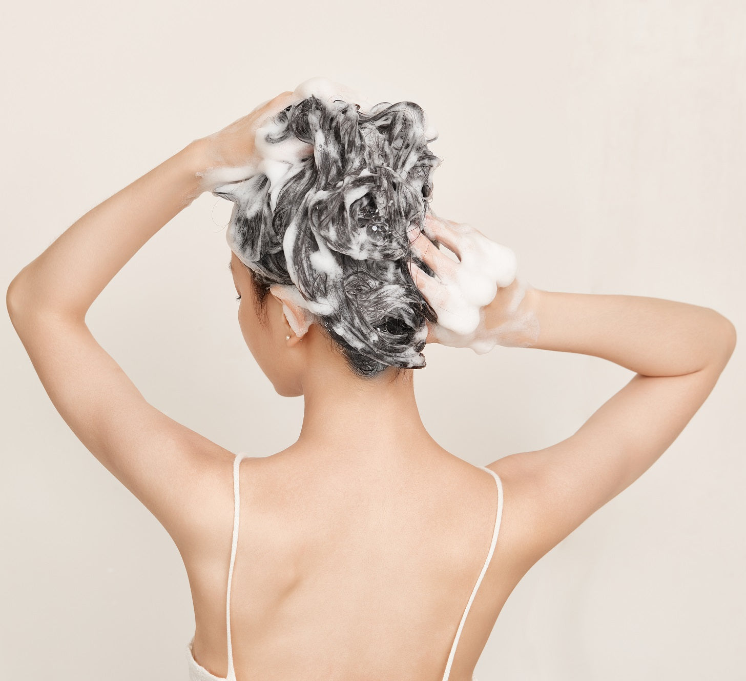 Semi Di Lino Hair Shampoo Application